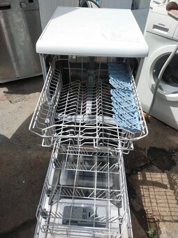 Prodám myčku Indesit--45cm--- Zdarma Dovezu - 2
