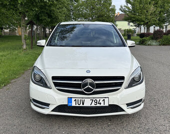 Mercedes - Benz B 180, Edition Black & White, atraktivní vůz - 2