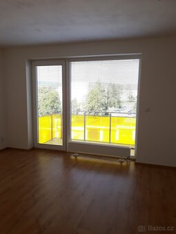 Pronájem bytu s balkonem 1+kk vč. garážového stání - 2