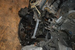 Převodovka poloosa startér Peugeot 207 Citroen Renault 1.4 - 2