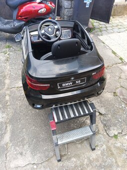 Dětské auto na 12V zn.BMW X6. - 2