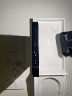 iPhone 16e 128GB + záruka 100% baterie (Airpods zdarma) - 2