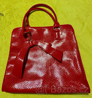Červená kabelka do ruky z Avonu - 2