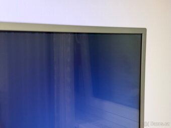 Philips 55PUS6272/12, vadné pixely v rozích - 2