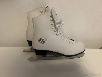 CCM - dámské brusle , vel. 41 - 2