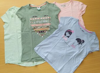 Šaty, trička, vel. 128 (18 ks) - 2