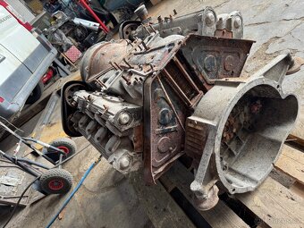 Motor Tatra 613 - 2