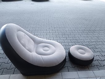 Nafukovací křeslo Intex s taburetem - 2