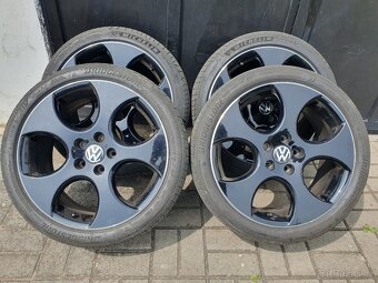 Alu kola vw 5x112 r18 7,5j et51 pneu 225/40/18 - 2