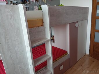 Patrová poste pro dvě děti s úložným prostorem a skříní - 2