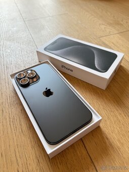 Apple iPhone 15 Pro Max 256GB modrý - 2