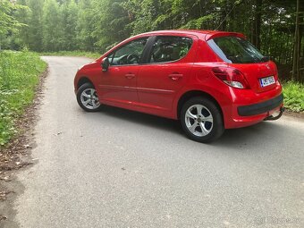 peugeot 207 1.4i - 2