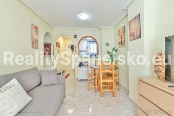 Prodej útulného apartmánu 3kk s výhledem na bazén-Torrevieja - 2