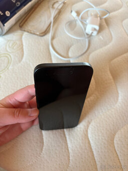 iphone 15 černý 128gb - top stav (rok a 3 měsíce starý) - 2