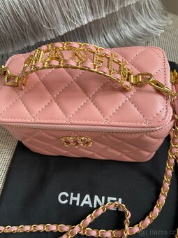 Kabelka Chanel Vanity z kůže, růžová se zlatými komponenty - 2