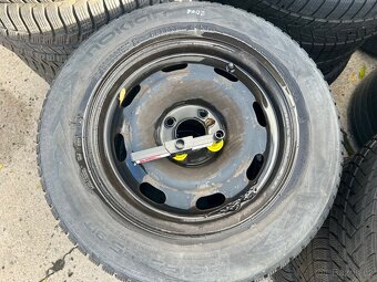 195/65 R15 zimní Nokia + plech Peuegot - 2