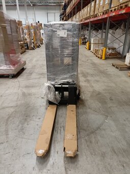 Nový polo-elektrický vysokozdvižný vozík 2t 2000mm - 2