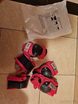 Sada 3 párů dětských chráničů Oxelo Play - růžové - 2