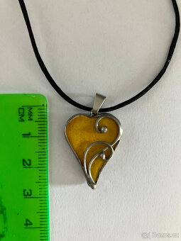 Přívěsek žluté srdce cínované - 2