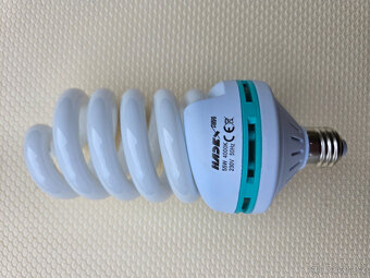 Úsporné žárovky 230V 55W E27 denní bílá, celkem 8 kusů - 2