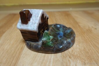 Starý krásný porcelánový popelník - Kouřící domeček - 2