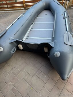 Loď- motorový gumotextilní člun s příslušenstvím - 2