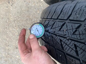 Pneu 185/65/15 - 2