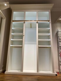 Dveře, regály, police, vitríny - 2