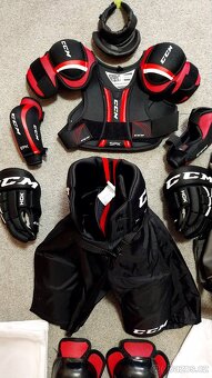 Hokejová výstroj vel.134-145 cm nová - 2