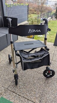 Odlehčené čtyřkolové skládací chodítko DMA - 2