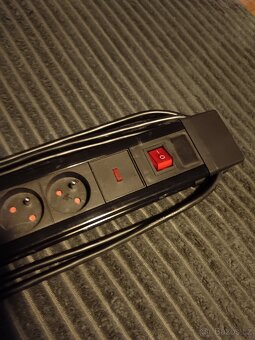 Zásuvková lišta s ochranou proti přepětí, 8 zásuvek 230V - 2