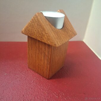Dřevěný svícen  domeček - 2