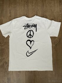 Nike x Stüssy Peace, Love, Swoosh Tričko - 2
