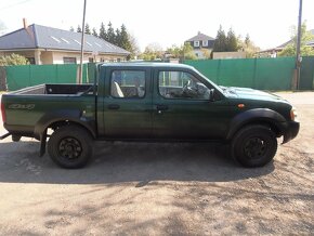 Nissan Navara Double-Cab 2.5 TD 4x4 serviska - 2