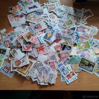 sběratelské známky mix 800 ks.+ album+ výstřižky bloky serie - 2