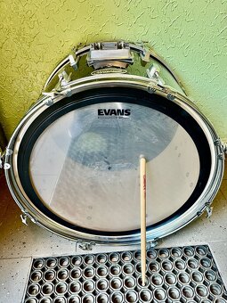 Buben na fandění. - 2