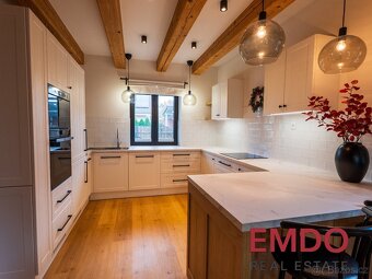 Prodej domu 196 m² s pozemkem 994 m² - 2