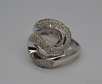 Elegantní zlatý prsten s brilianty - 2