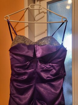 Fialové plesové šaty - 2