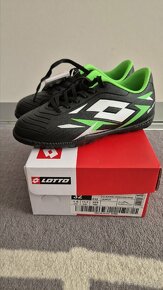 Prodám nové turfy/kopačky na umělou trávu, vel. 32 - 2