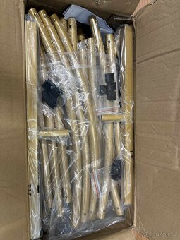 pomocník na výzdobu. - 2