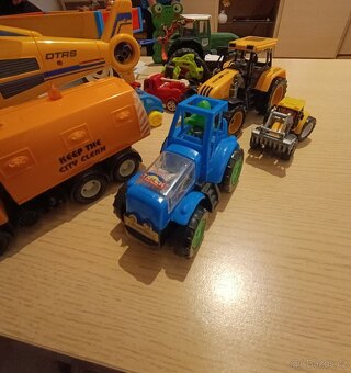 14ks sada hraček - 2