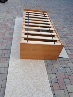 POSTEL S ROŠTEM A TŘEMI ŠUPLATY  - 2