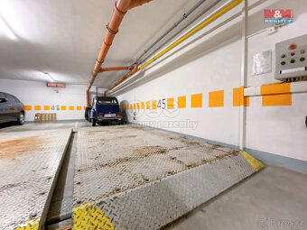 Prodej garážového stání, 12 m², Praha, ul. U kříže - 2