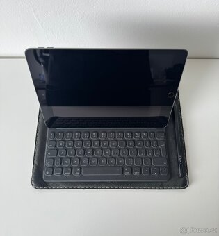 Apple iPad 2020 + příslušenství - 2