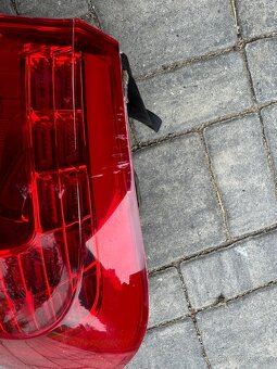 Pravé zadní led světlo VW Touareg cena 1500kc - 2