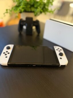Nintendo Switch OLED + dok + bílé Joy-Con - 2