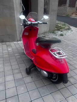 Odrážedlo Vespa Scooter na akumulátor - 2