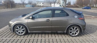 Honda Civic 1.8vtec ,manuál ,benzín - 2