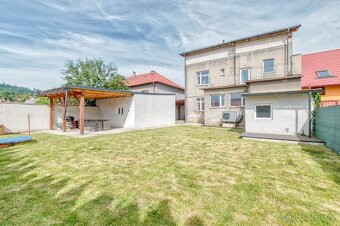 Prodej rodinného domu s potenciálem přes 270 m2 plochy - 2